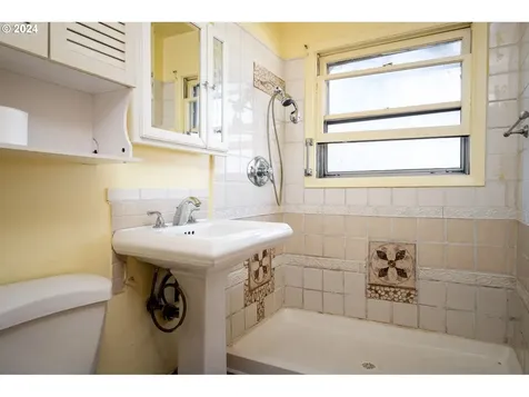 1405 SE 85th Avenue Portland OR 97216