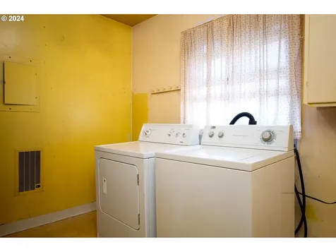1405 SE 85th Avenue Portland OR 97216