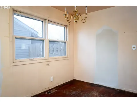 1405 SE 85th Avenue Portland OR 97216