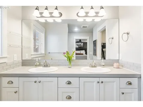 1275 S Quail Hill Place Ridgefield WA 98642