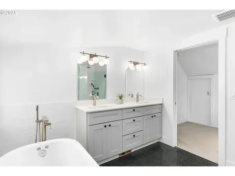 1923 Se 21st Avenue Portland OR 97214