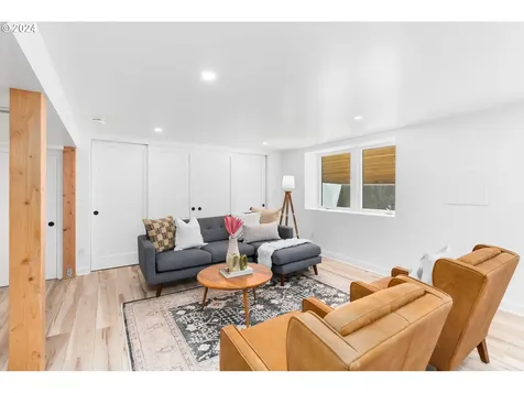 1923 Se 21st Avenue Portland OR 97214