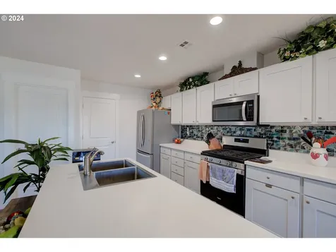 258 Ne Bramble Street Winston OR 97496