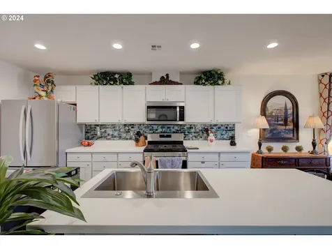 258 Ne Bramble Street Winston OR 97496