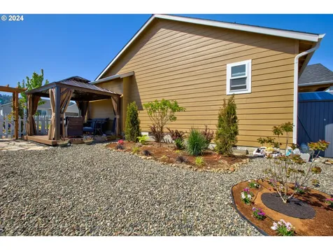 258 Ne Bramble Street Winston OR 97496