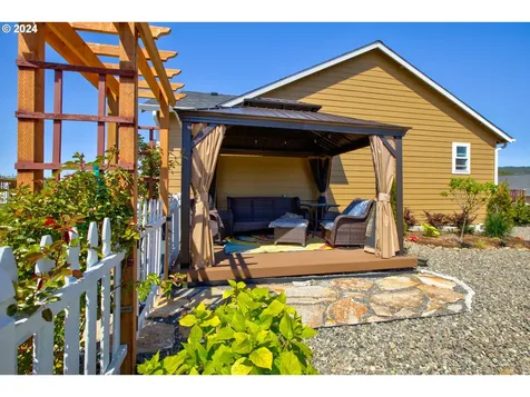 258 Ne Bramble Street Winston OR 97496