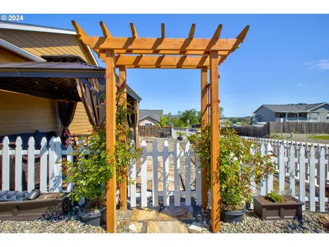 258 Ne Bramble Street Winston OR 97496