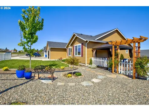 258 Ne Bramble Street Winston OR 97496