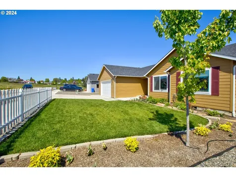 258 Ne Bramble Street Winston OR 97496