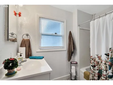 1159 19th Avenue Longview WA 98632