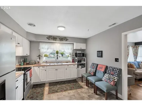 1159 19th Avenue Longview WA 98632
