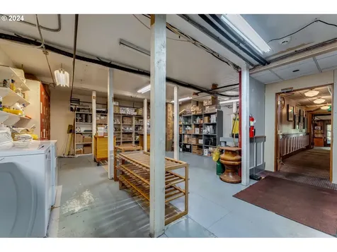 1325 E Hist Columbia River Highway Troutdale OR 97060