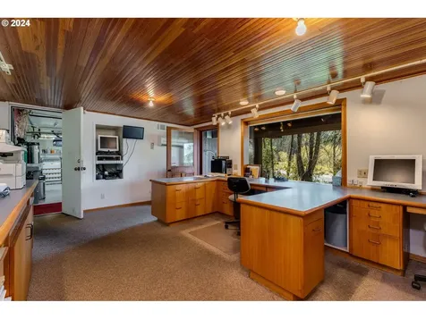 1325 E Hist Columbia River Highway Troutdale OR 97060