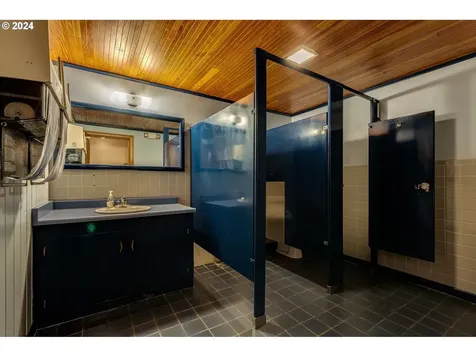 1325 E Hist Columbia River Highway Troutdale OR 97060