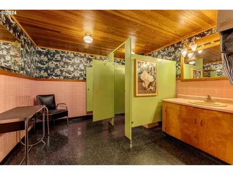 1325 E Hist Columbia River Highway Troutdale OR 97060