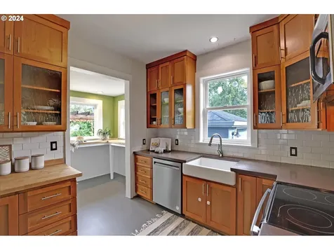 6125 N Delaware Avenue Portland OR 97217