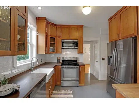 6125 N Delaware Avenue Portland OR 97217