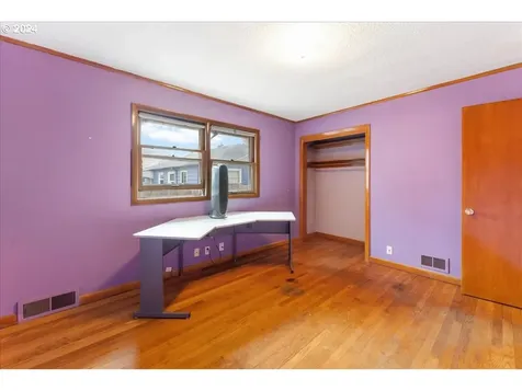 8510 SE Ash Street Portland OR 97216