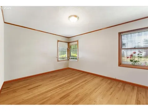 8510 SE Ash Street Portland OR 97216