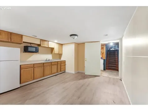 8510 SE Ash Street Portland OR 97216