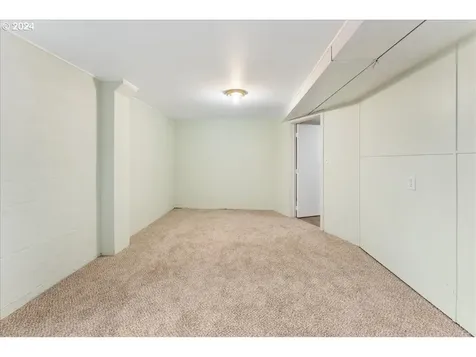 8510 SE Ash Street Portland OR 97216