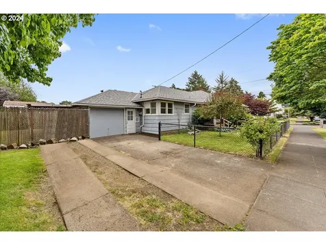 8510 SE Ash Street Portland OR 97216
