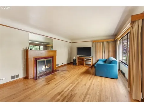 8510 SE Ash Street Portland OR 97216
