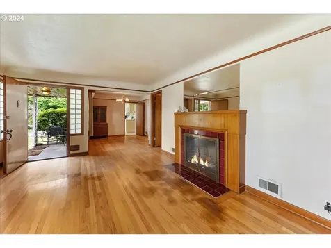 8510 SE Ash Street Portland OR 97216