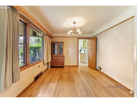 8510 SE Ash Street Portland OR 97216