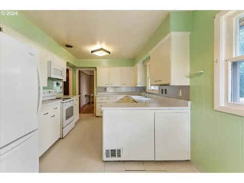 8510 SE Ash Street Portland OR 97216