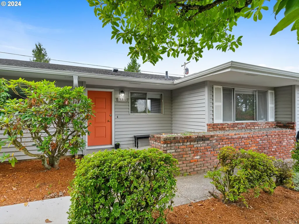 15211 NE Schuyler Court Portland OR 97230