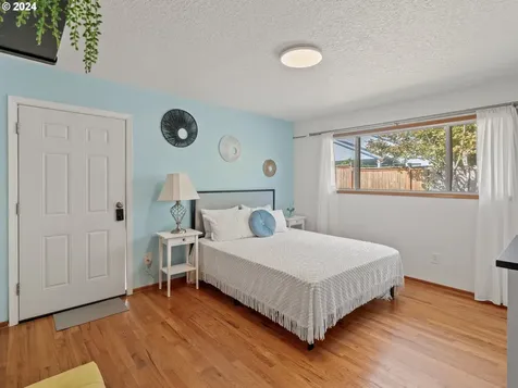 15211 NE Schuyler Court Portland OR 97230