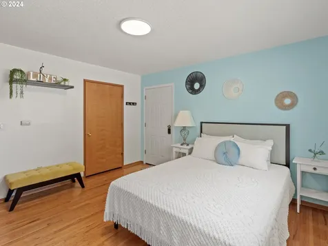 15211 NE Schuyler Court Portland OR 97230