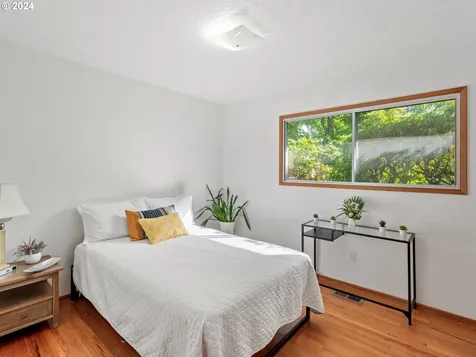 15211 NE Schuyler Court Portland OR 97230