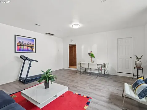 15211 NE Schuyler Court Portland OR 97230