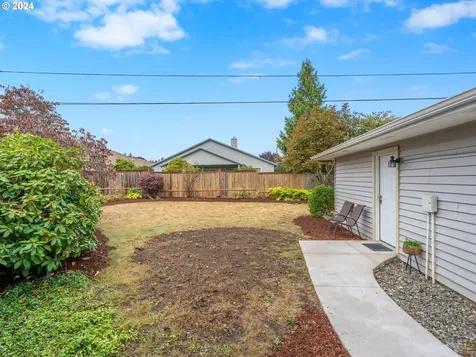 15211 NE Schuyler Court Portland OR 97230