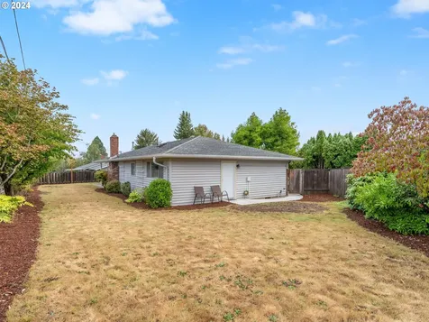 15211 NE Schuyler Court Portland OR 97230