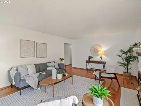 15211 NE Schuyler Court Portland OR 97230