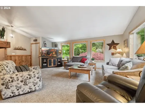 890 Nw First Falls View Road Stevenson WA 98648