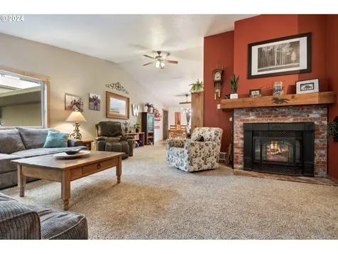 890 Nw First Falls View Road Stevenson WA 98648