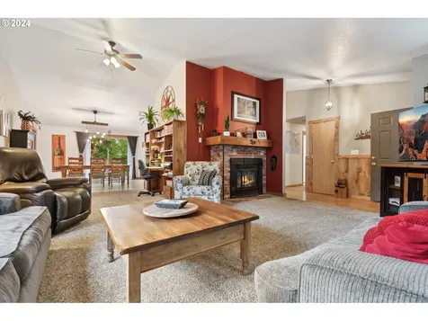 890 Nw First Falls View Road Stevenson WA 98648