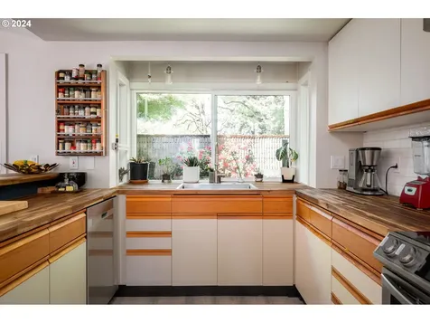 11372 Sw Lynnvale Drive Portland OR 97225