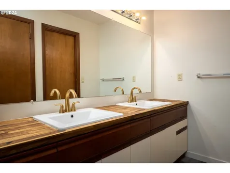 11372 Sw Lynnvale Drive Portland OR 97225
