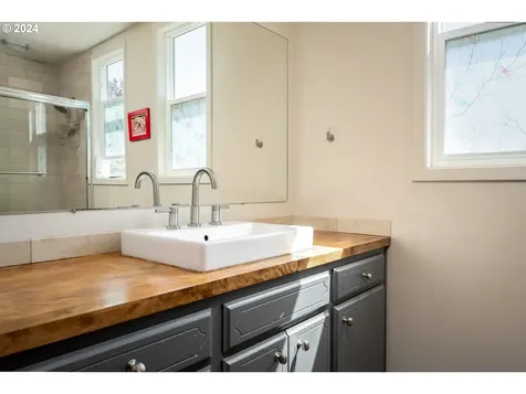 11372 Sw Lynnvale Drive Portland OR 97225