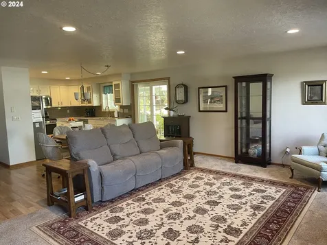 2426 Sw Crestwood Place Dallas OR 97338