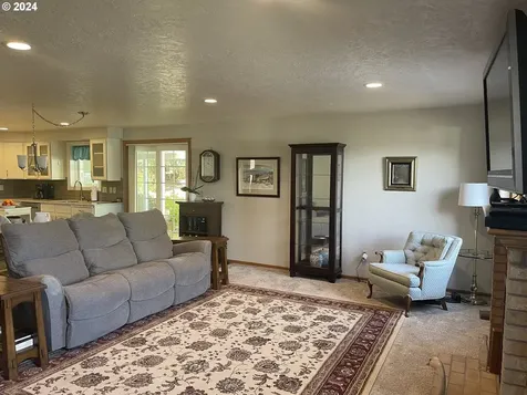2426 Sw Crestwood Place Dallas OR 97338