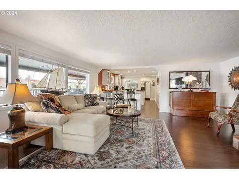 1693 N Jantzen Avenue Portland OR 97217