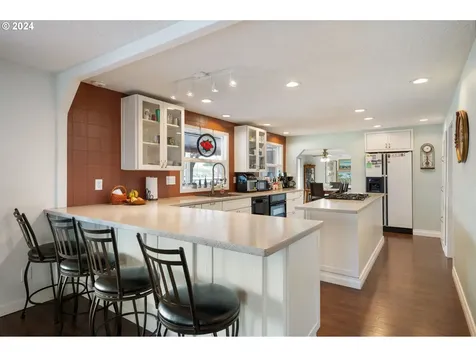 1693 N Jantzen Avenue Portland OR 97217