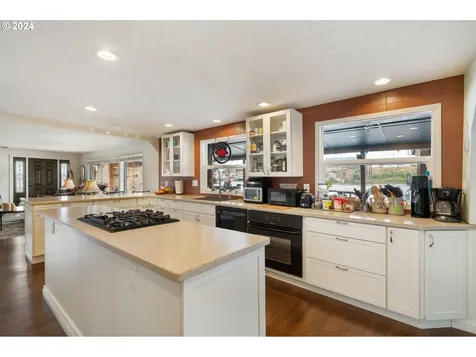1693 N Jantzen Avenue Portland OR 97217