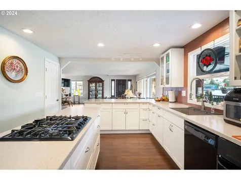 1693 N Jantzen Avenue Portland OR 97217